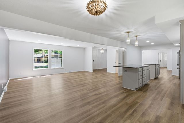 251 N Post Oak Road, Wichita, KS 67206