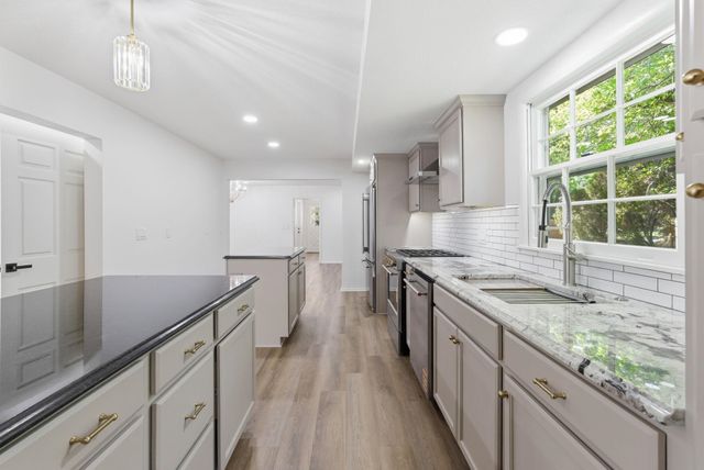 251 N Post Oak Road, Wichita, KS 67206