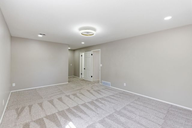 251 N Post Oak Road, Wichita, KS 67206