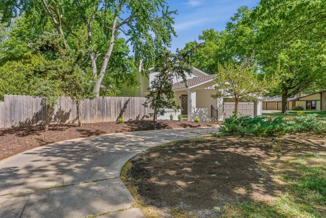 251 N Post Oak Road, Wichita, KS 67206