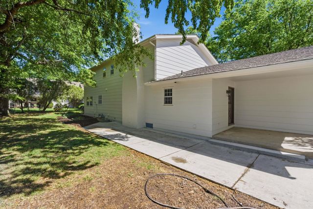 251 N Post Oak Road, Wichita, KS 67206