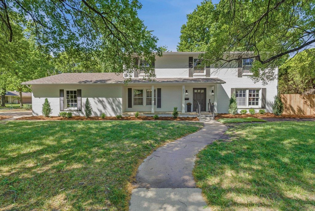 251 N Post Oak Road, Wichita, KS 67206