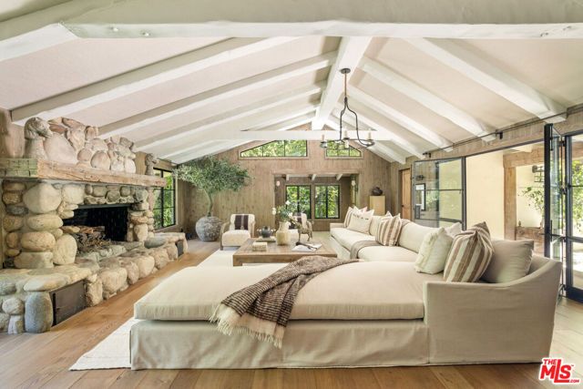 3099 Mandeville Canyon Road, Los Angeles, CA 90049