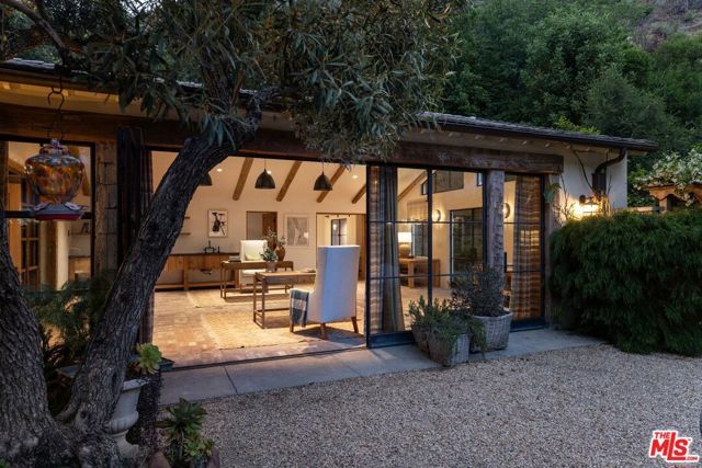 3099 Mandeville Canyon Road, Los Angeles, CA 90049