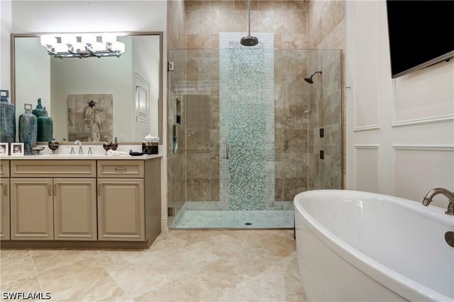 595 Regatta RD, Naples, FL 34103