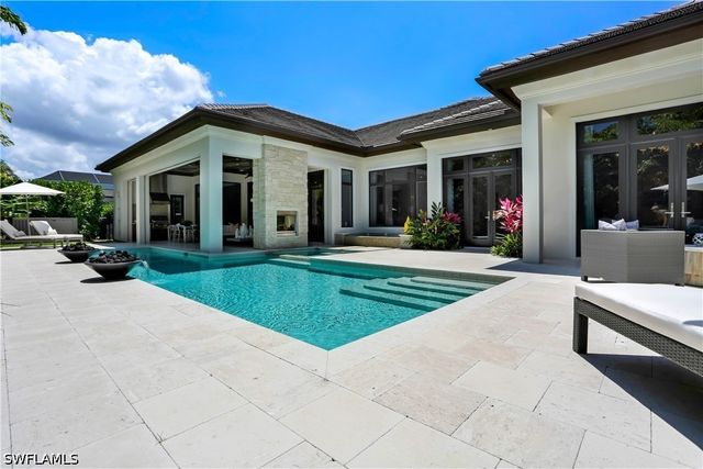 595 Regatta RD, Naples, FL 34103