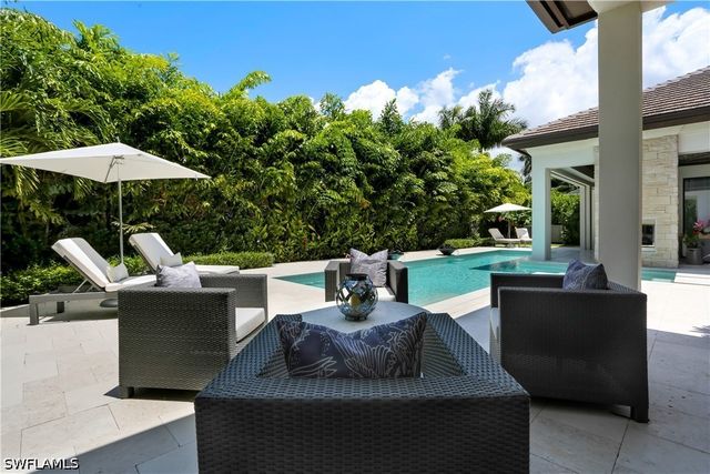 595 Regatta RD, Naples, FL 34103