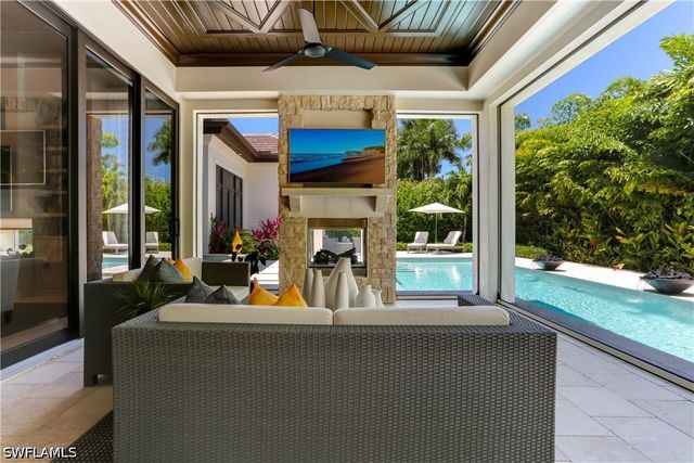 595 Regatta RD, Naples, FL 34103