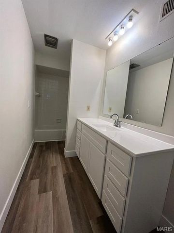 1717 SAINT ANDREWS Drive 3, O'fallon, IL 62269