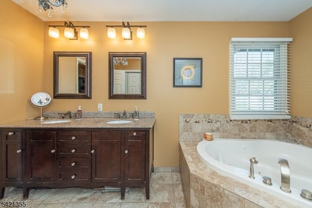 257 Eyland Ave, Roxbury Twp., NJ 07876