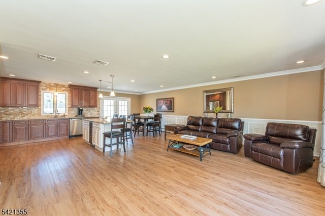 257 Eyland Ave, Roxbury Twp., NJ 07876