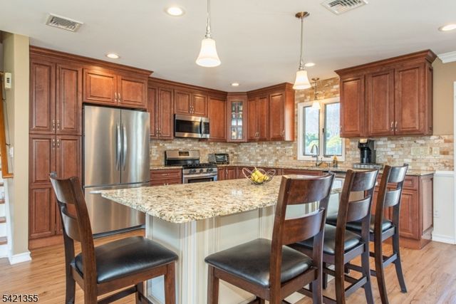 257 Eyland Ave, Roxbury Twp., NJ 07876