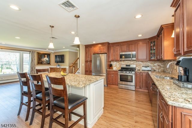 257 Eyland Ave, Roxbury Twp., NJ 07876