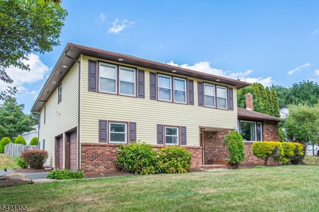 257 Eyland Ave, Roxbury Twp., NJ 07876