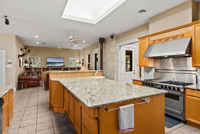 241 AMMANN RD, Boerne, TX 78015