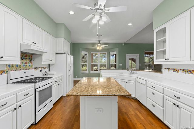 241 AMMANN RD, Boerne, TX 78015