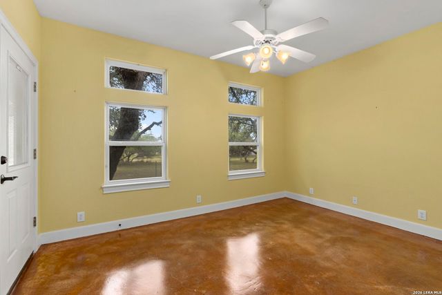 241 AMMANN RD, Boerne, TX 78015