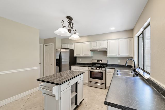 1912 Buckeye Drive, Flower Mound, TX 75028