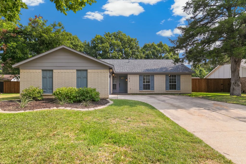 1912 Buckeye Drive, Flower Mound, TX 75028