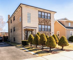 1933 N 18th Avenue, Melrose Park, IL 60160