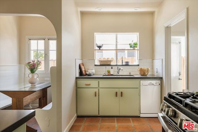 1961 Queensberry Road, Pasadena, CA 91104