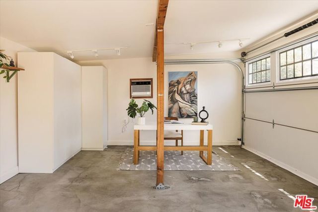 1961 Queensberry Road, Pasadena, CA 91104