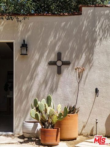 1961 Queensberry Road, Pasadena, CA 91104