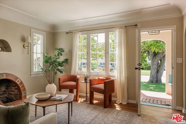 1961 Queensberry Road, Pasadena, CA 91104