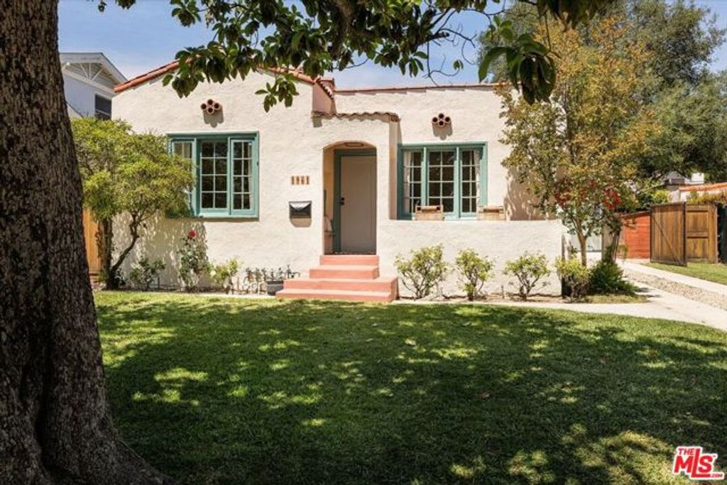 1961 Queensberry Road, Pasadena, CA 91104