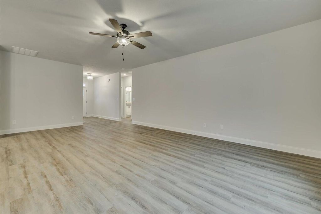 132 WILLOW OAK Circle