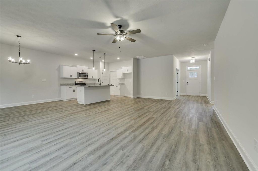 132 WILLOW OAK Circle