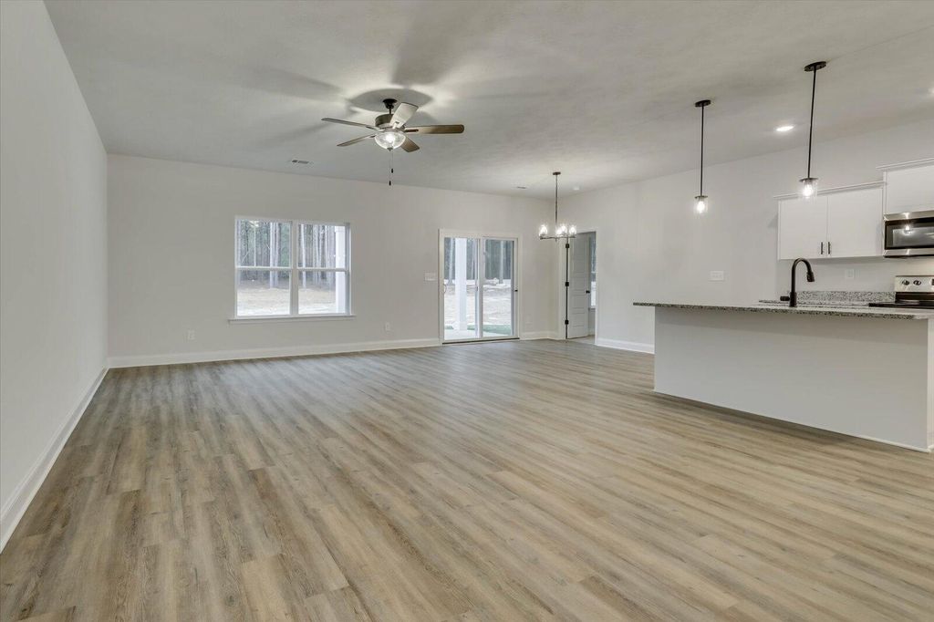 132 WILLOW OAK Circle