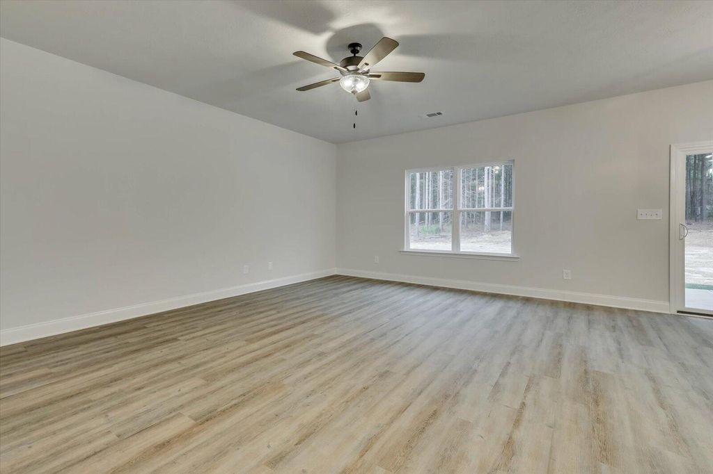 132 WILLOW OAK Circle