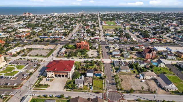 808 27th Street, Galveston, TX 77550