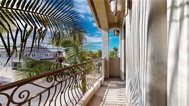 2607 Huntington Lane, Redondo Beach, CA 90278