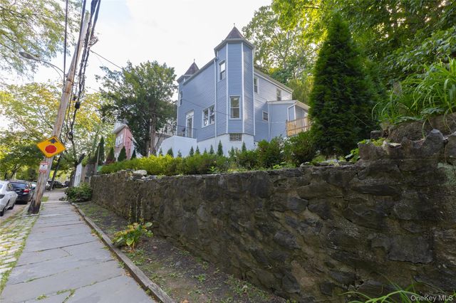 15 Desmond Avenue, Bronxville, NY 10708