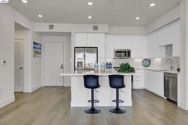 3512 3512 Vision Cmn 401, Fremont, CA 94538