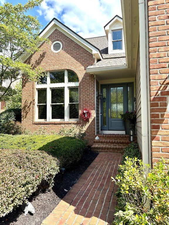 9064 N Moors Place, Dublin, OH 43017