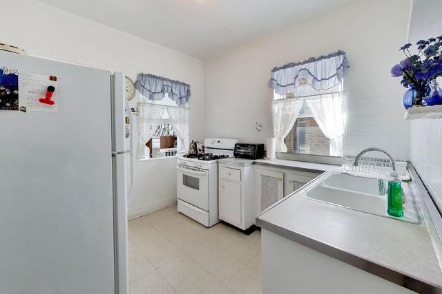 4925 N TROY Street, Chicago, IL 60625