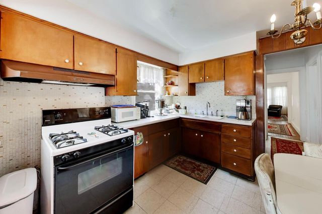 4925 N TROY Street, Chicago, IL 60625