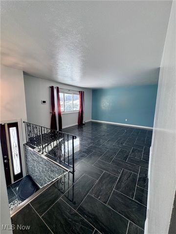 6180 Jamestown Drive, Parma, OH 44134