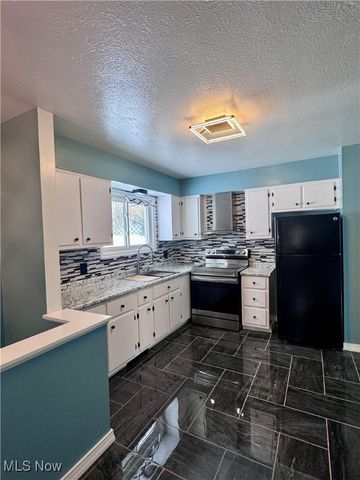 6180 Jamestown Drive, Parma, OH 44134