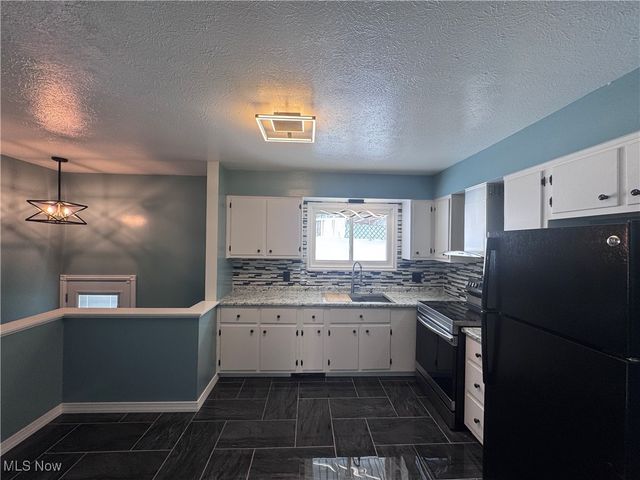 6180 Jamestown Drive, Parma, OH 44134