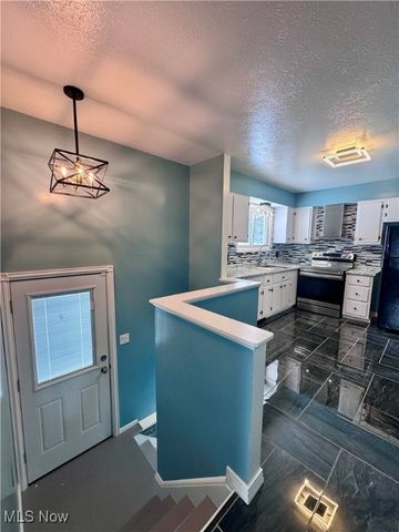 6180 Jamestown Drive, Parma, OH 44134