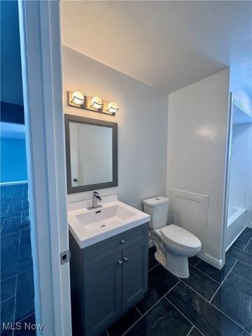 6180 Jamestown Drive, Parma, OH 44134