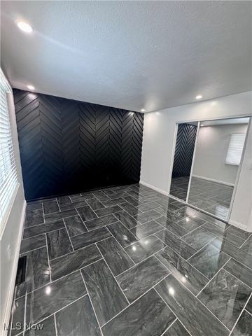 6180 Jamestown Drive, Parma, OH 44134