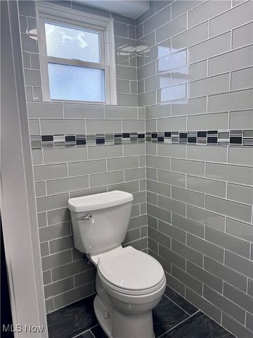 6180 Jamestown Drive, Parma, OH 44134