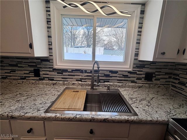 6180 Jamestown Drive, Parma, OH 44134