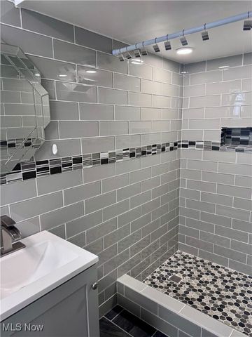 6180 Jamestown Drive, Parma, OH 44134