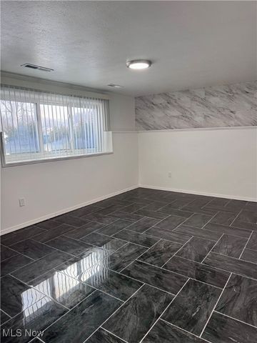 6180 Jamestown Drive, Parma, OH 44134